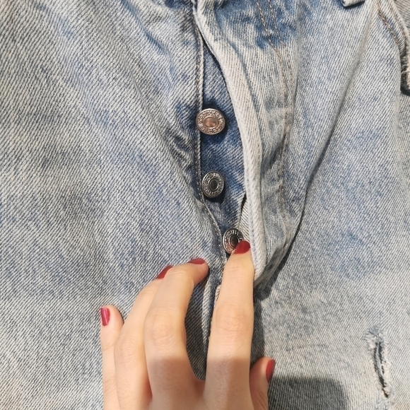 LEVI'S 501 ripped high waist boyfriend medium jeans - Picture 5 of 15